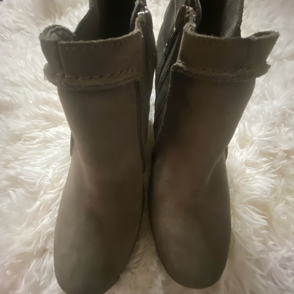 2/$20 Clarks Booties Size 8.5